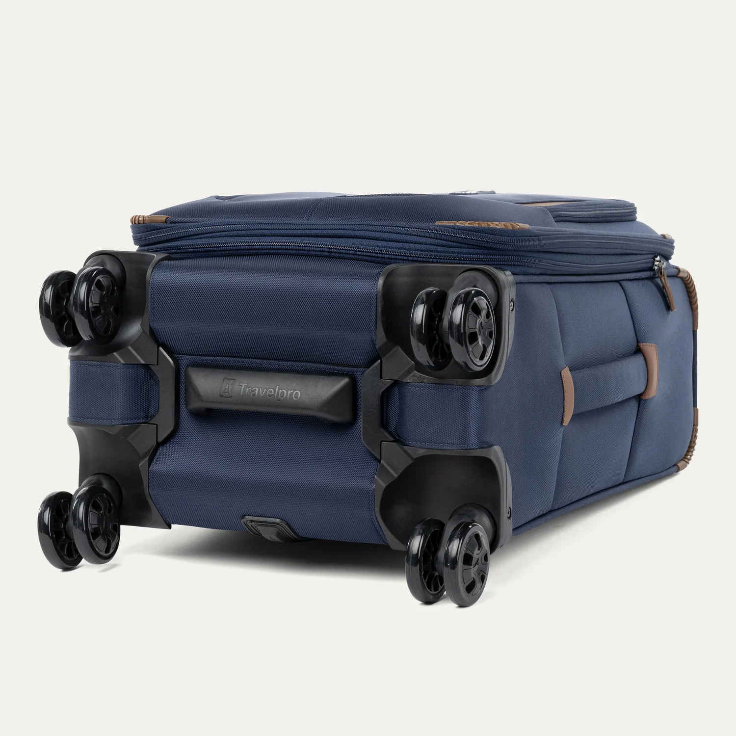 Crew™ Classic Carry-On / Medium Check-in Luggage Set - Image 4
