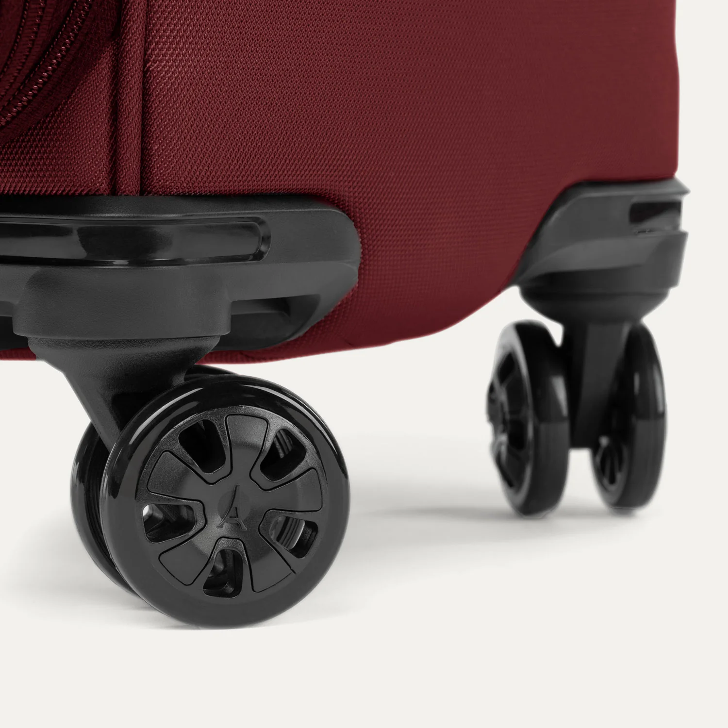 Crew™ Classic Large Check-in Expandable Spinner - Image 8