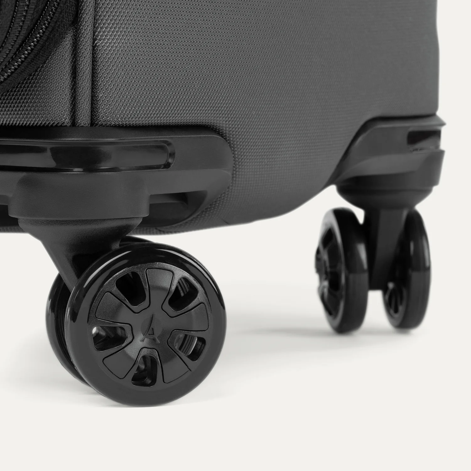 Crew™ Classic Medium Check-in Expandable Spinner - Image 28