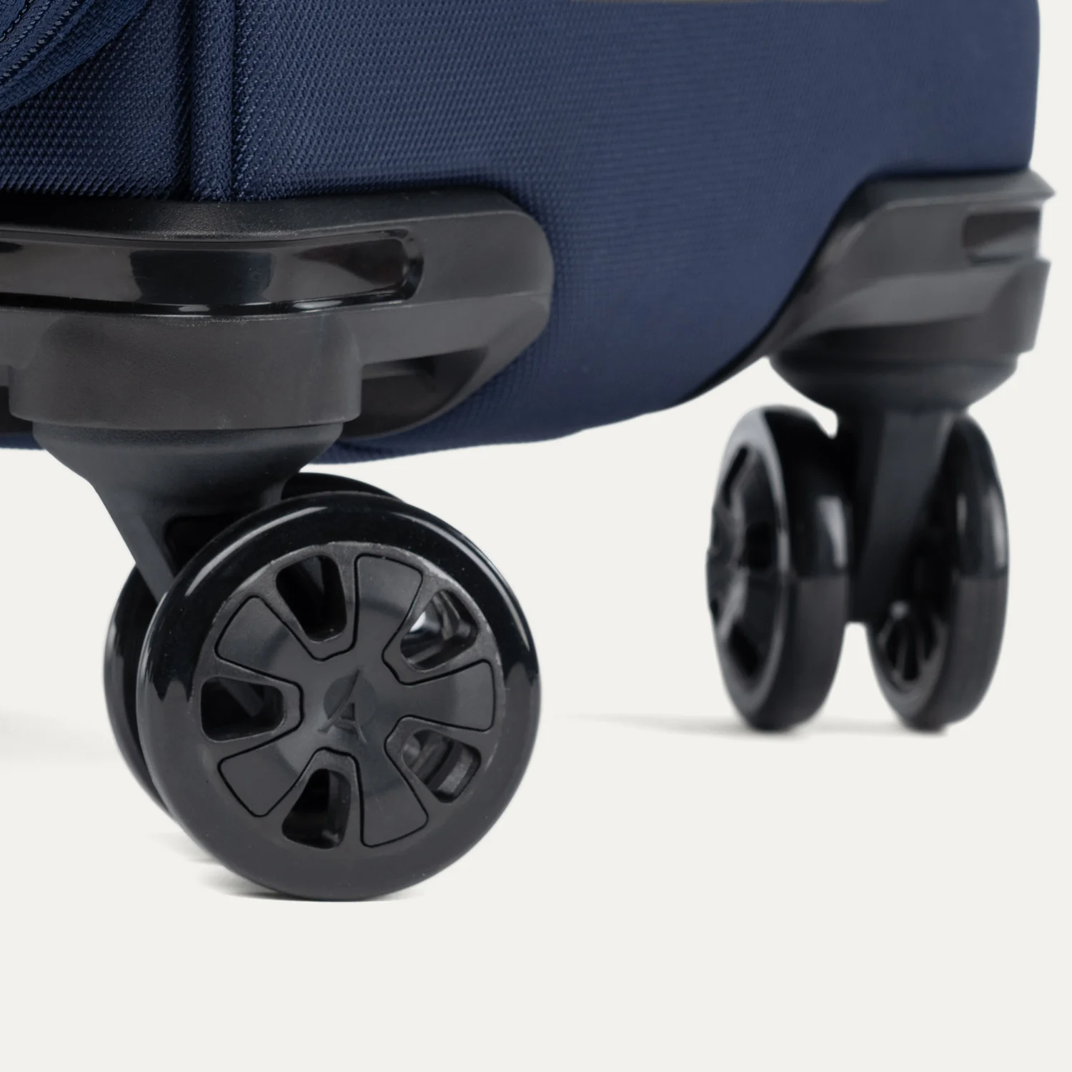 Crew™ Classic Medium Check-in Expandable Spinner - Image 38