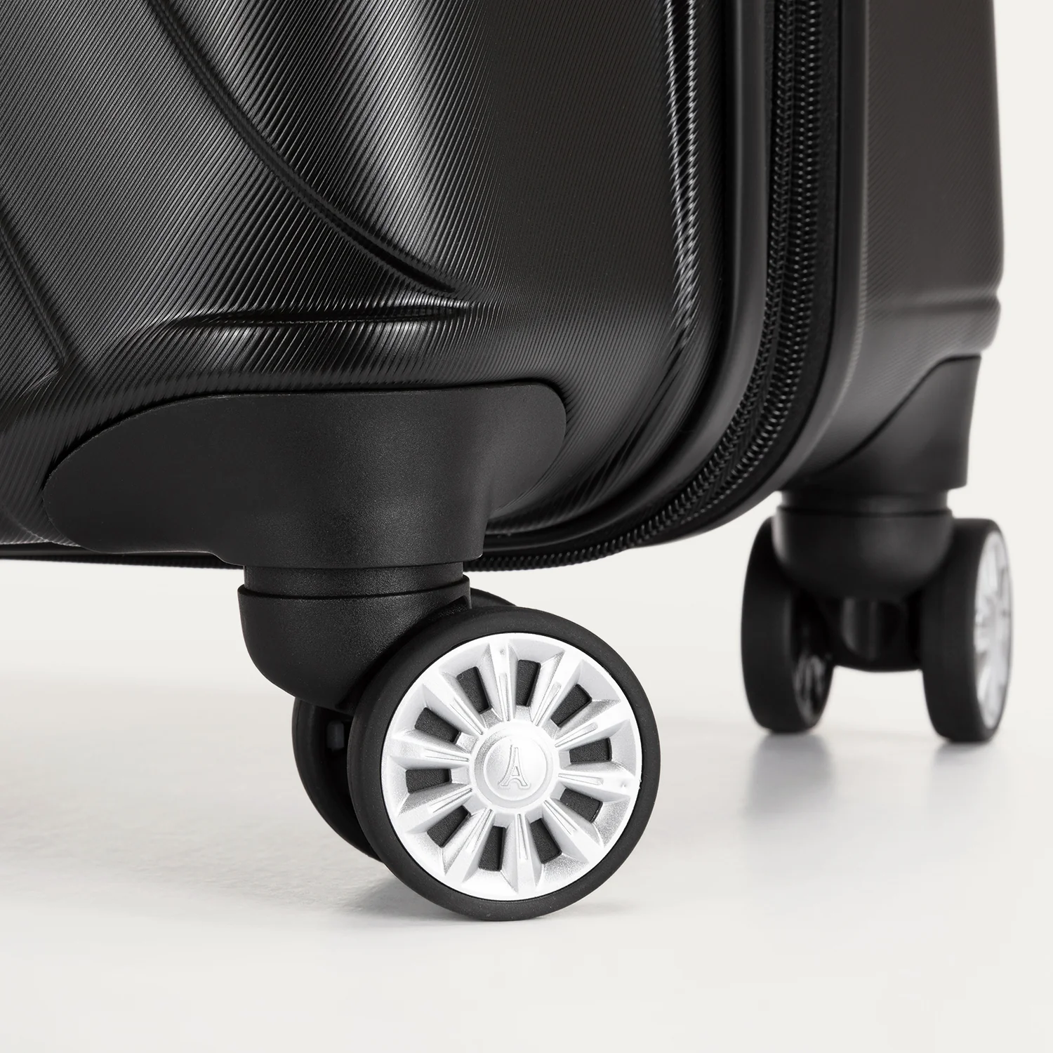 Hydrogen® Three Piece Luggage Set - Image 11