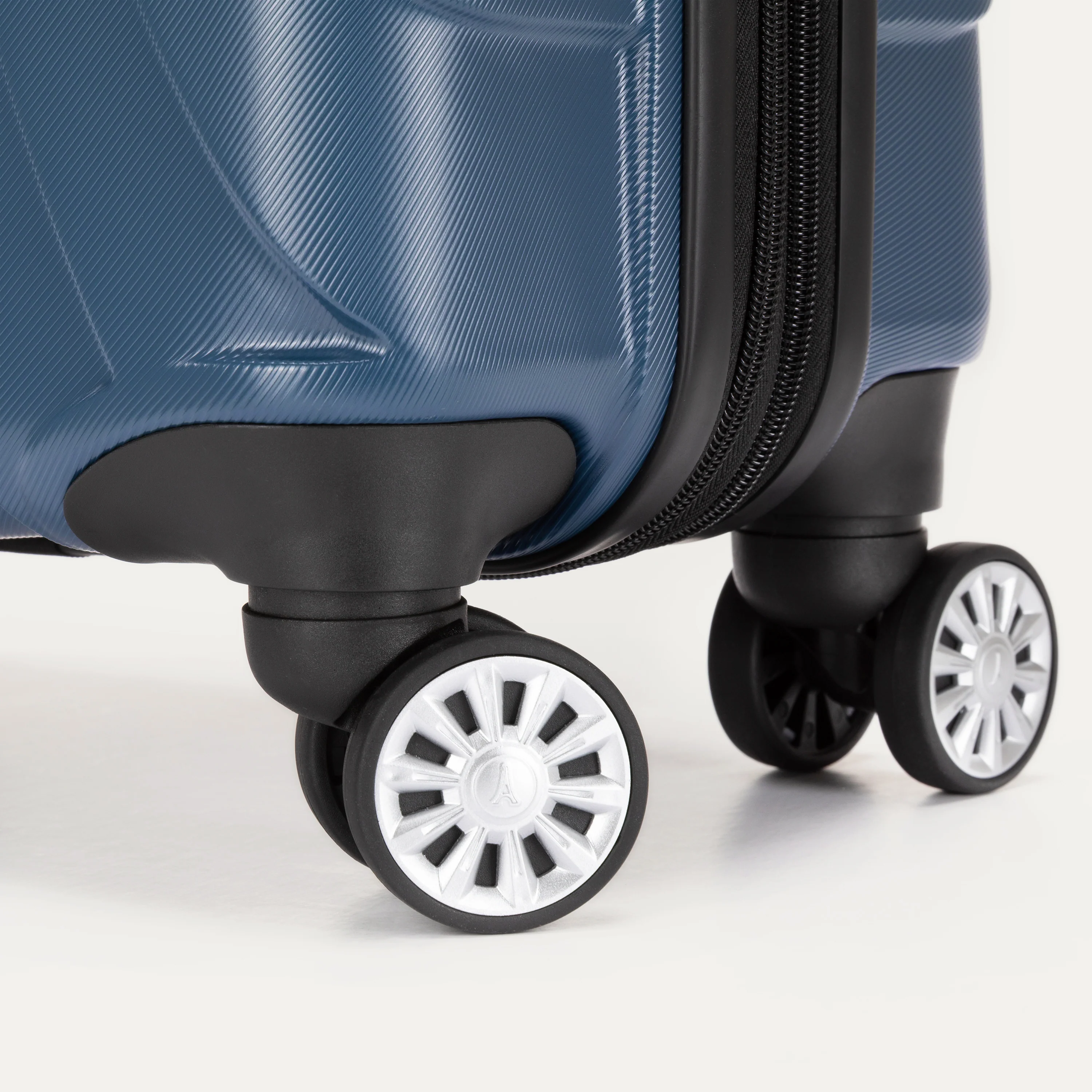 Hydrogen® Three Piece Luggage Set - Image 22
