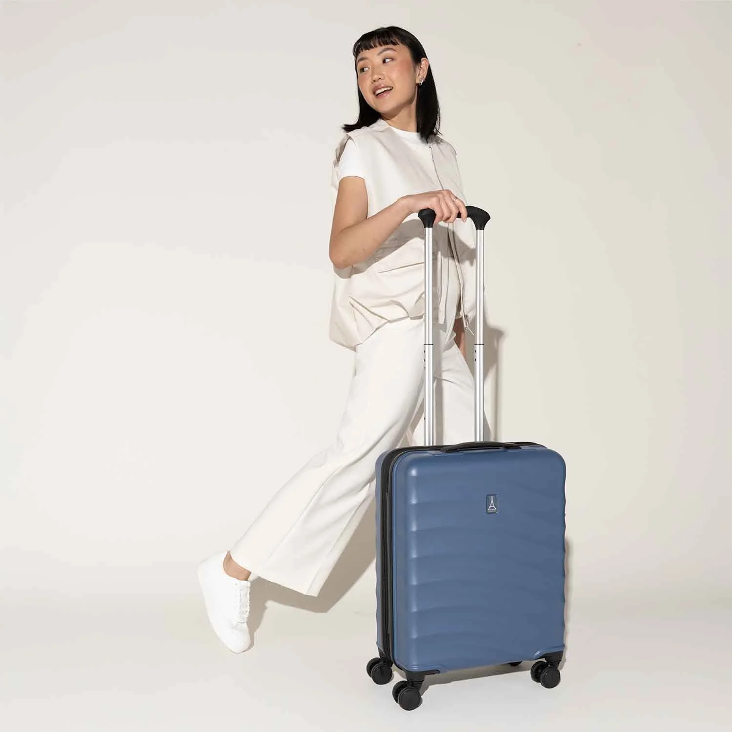 Maxlite® Air V2 International Carry-On Hardside Spinner - Image 4