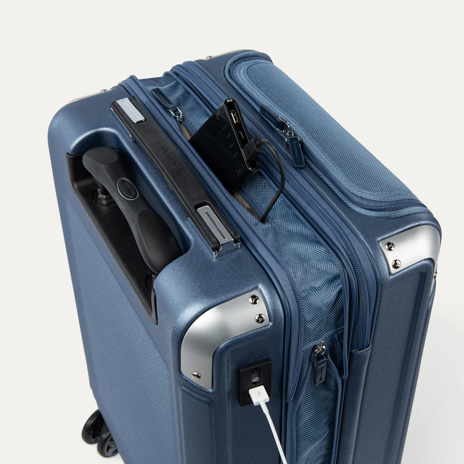 Platinum® Elite Carry-On Business Plus Hardside Spinner - Image 16