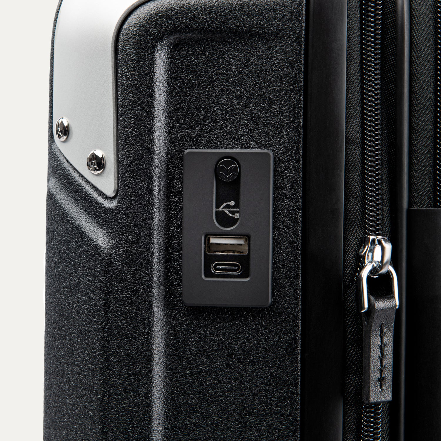 Platinum® Elite Compact Carry-On Business Plus Hardside Spinner - Image 10