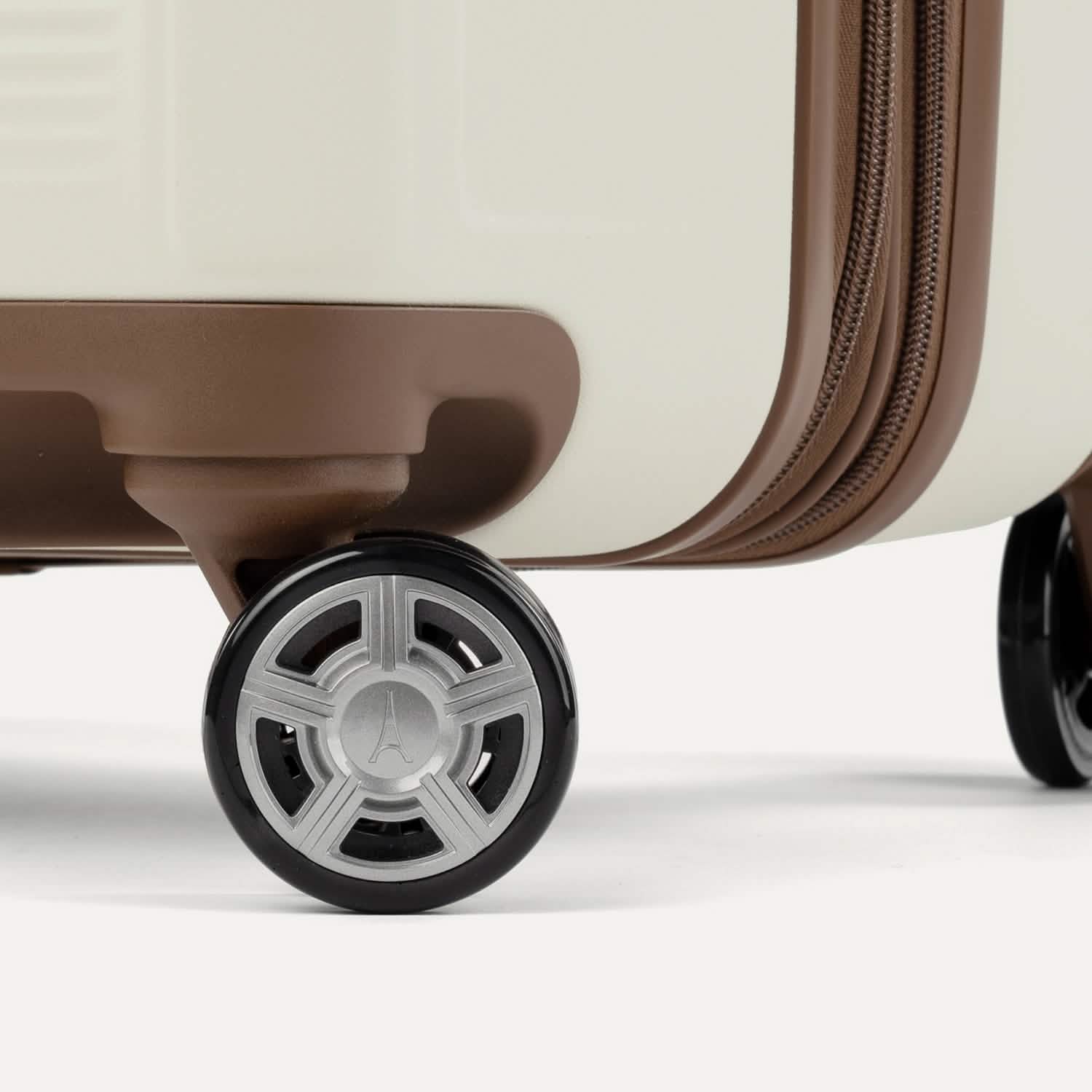 Platinum® Elite Medium Check-In Hardside Spinner - Image 106