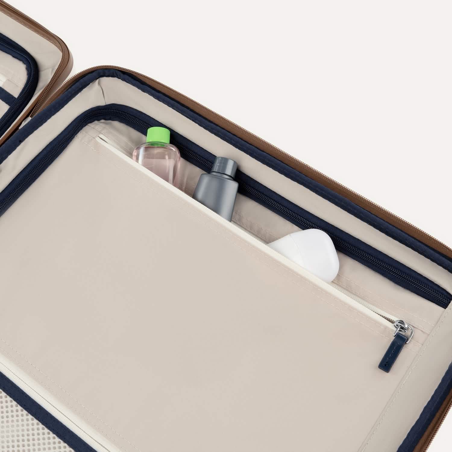 Platinum® Elite Medium Check-In Hardside Spinner - Image 109