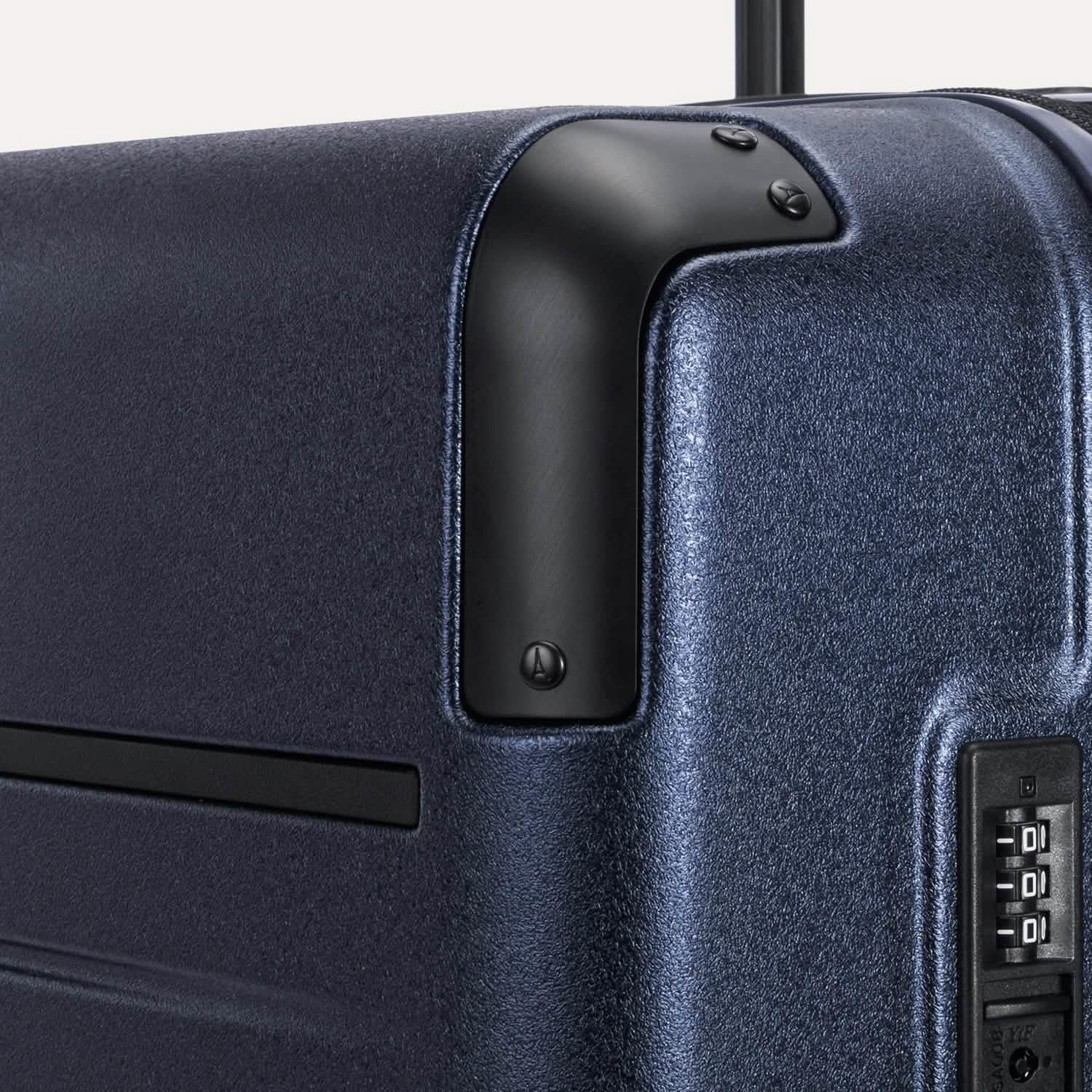 Platinum® Elite Medium Check-In Hardside Spinner - Image 31