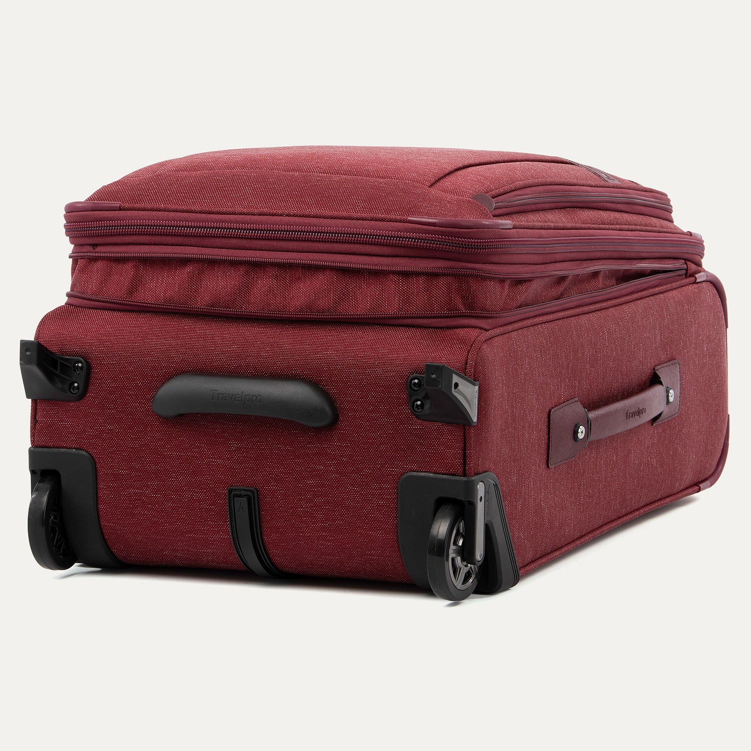 Platinum® Elite 22” Expandable Carry-On Rollaboard - Image 3