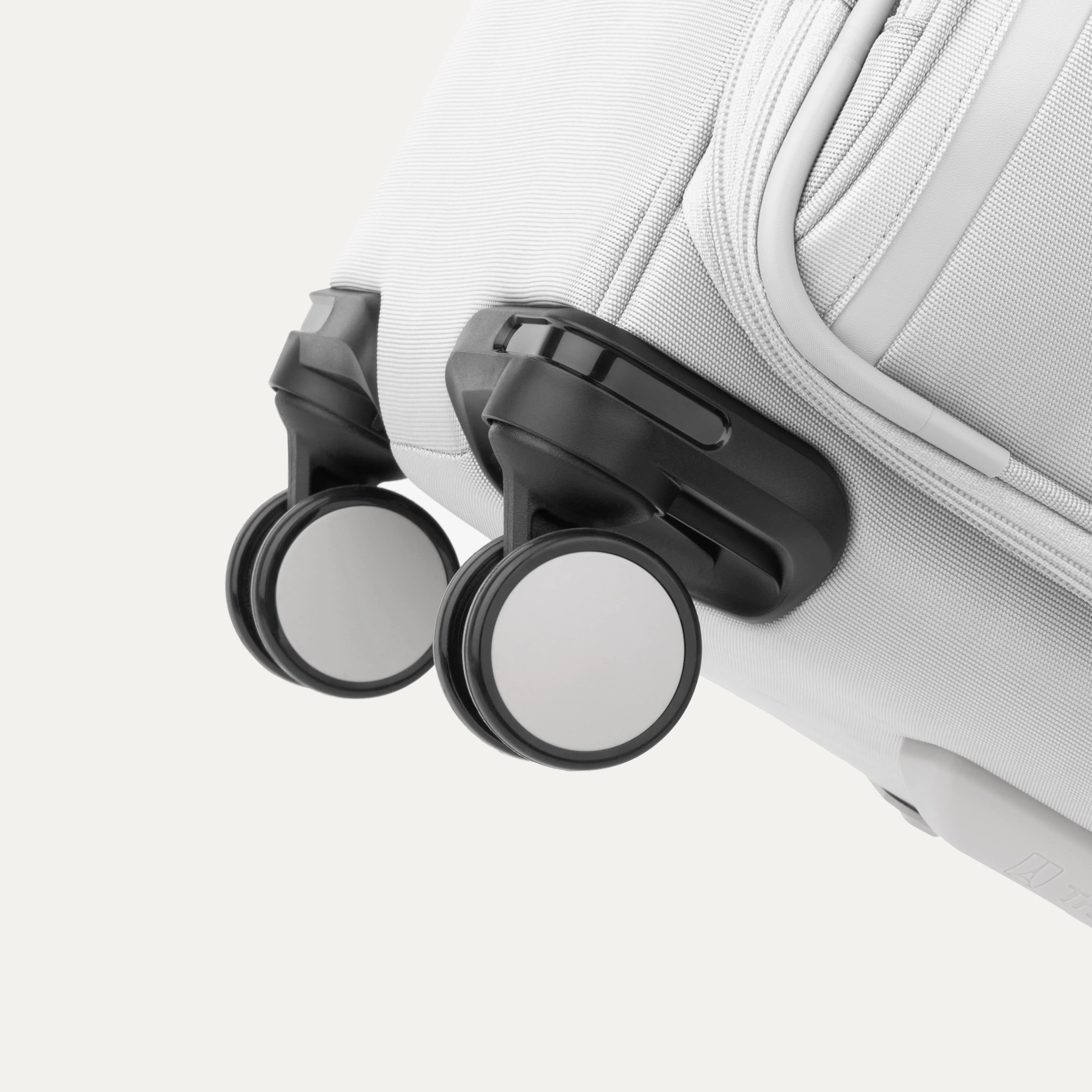 VersaPack®+ Medium Check-In Spinner - Image 42